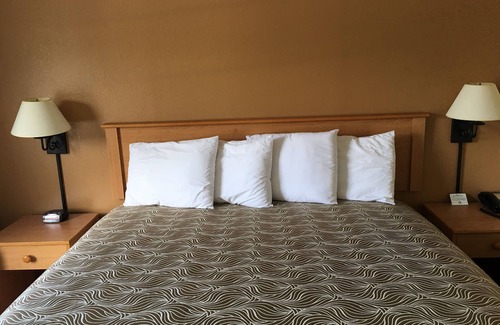 Soddy-Daisy Hotel | Hometown Inn Soddy Daisy