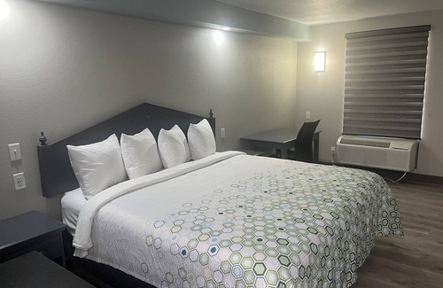 Athens Hotel | HomeTowne Studios by Red Roof Athens, TN