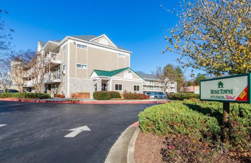 Chamblee Hotel | HomeTowne Studios by Red Roof Atlanta - Chamblee