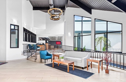 Cortland Hotel | HomeTowne Studios by Red Roof & Conference Center Cortland