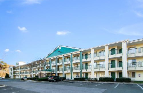 Durham Hotel | HomeTowne Studios by Red Roof Raleigh – Durham