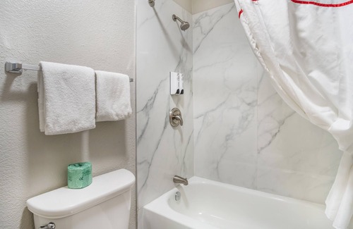 Conestee Hotel | Hometowne Studios Greenville