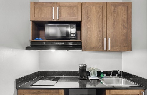 Charlotte Hotel | HomeTowne Studios & Suites by Red Roof Charlotte - Ballantyne
