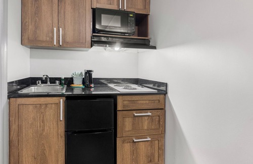 Charlotte Hotel | HomeTowne Studios & Suites by Red Roof Charlotte - Ballantyne