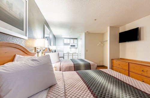 Norcross Hotel | HomeTowne Studios by Red Roof Atlanta NE - Peachtree Corners