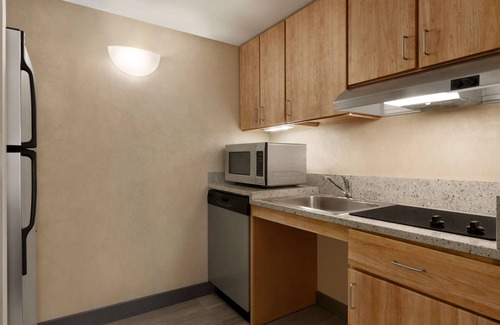 Spruce Hill Hotel | Homewood Suites by Hilton University City