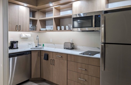 Wheatland Hotel | Homewood Suites by Hilton Oklahoma City Airport