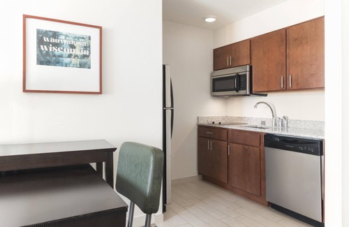 Milwaukee Hotel | Homewood Suites by Hilton Wauwatosa Milwaukee