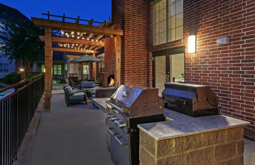 Greensboro Hotel | Homewood Suites by Hilton Greensboro