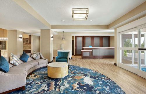 Waldron Hotel | Homewood Suites by Hilton Kansas City Airport