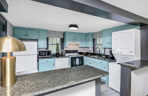 Earlewood House | Homey 4BR in Earlewood | Whole House | Sleeps 8!