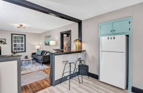 Earlewood House | Homey 4BR in Earlewood | Whole House | Sleeps 8!