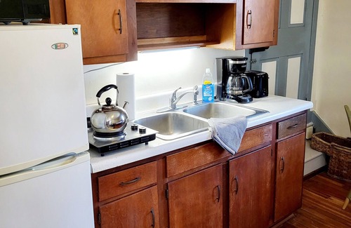 Ballenger Creek Apartment | Homey Caretakers Room in historic Manor House!