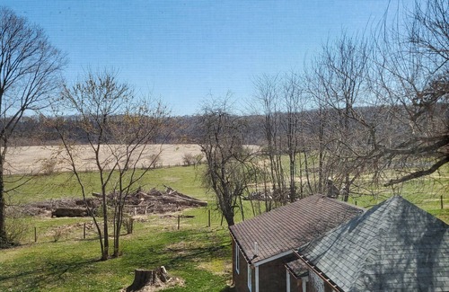 Ballenger Creek Apartment | Homey Caretakers Room in historic Manor House!