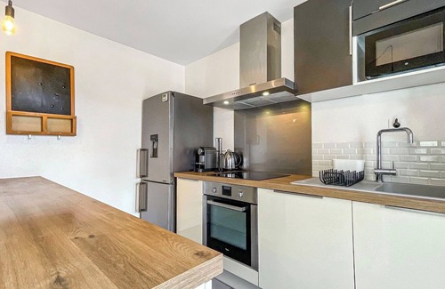 Annemasse Apartment | HOMEY CHLOE Homey Chloe - Free parking/Close to Geneva/Balcony