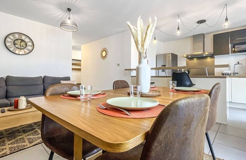 Annemasse Apartment | HOMEY CHLOE Homey Chloe - Free parking/Close to Geneva/Balcony