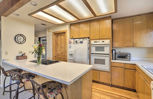 Colfax Apartment | Homey Colfax Getaway w/Private Hot Tub!