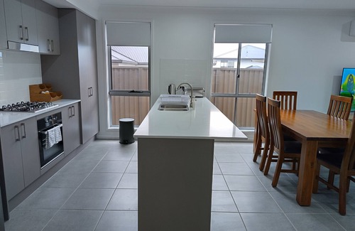 Currans Hill House | Homey Holiday House