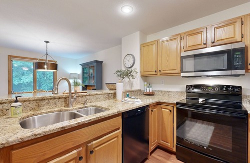 Lincoln Condo | Homey Mountain Retreat: close to skiing and all season outdoor adventures