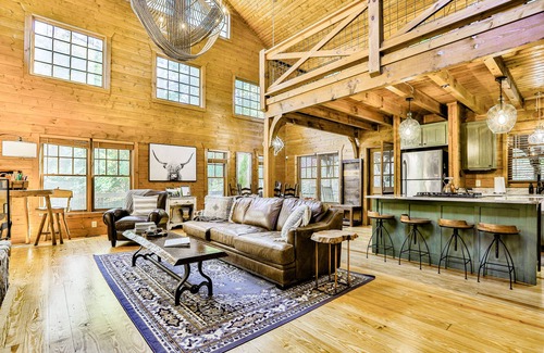 Young Harris Cabin | Homey riverfront cabin with hot tub, grill, wood fireplace, AC, & scenic views