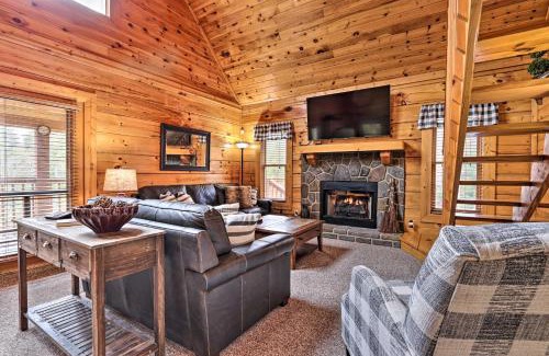 Sevierville House | Homey Sevierville Cabin with Deck Near Pigeon Forge!