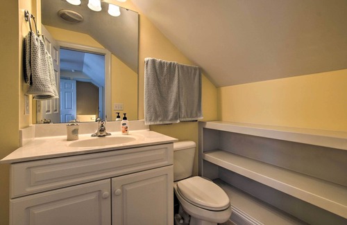 St. James House | Homey Southport Retreat ~ 8 Mi to Downtown!