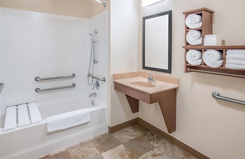Berwick Hotel | Homey Space w/Kitchen Near Ankeny Art Center & Cascade Falls Aquatic Center