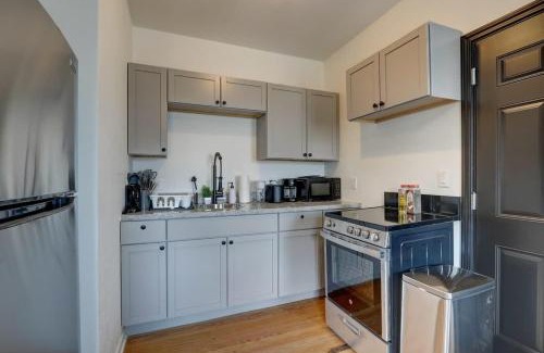 Lower East Side Apartment | Homey Studio McKinley Beach - Brady St Lower East