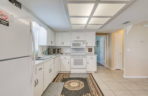 Homosassa House | Homosassa Home w/ Private Yard ~ 4 Mi to Fishing!
