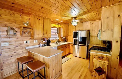 My Mountain Cabin | Honey Bear Hideaway - Mountain Views - Paved Roads - Pup Friendly - Cozy - WIFI