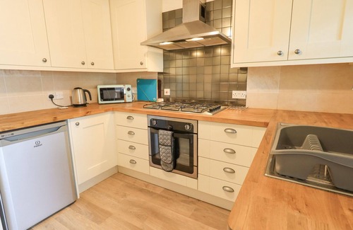 Kirkby Lonsdale Cottage | HONEY COTTAGE, pet friendly, with open fire in Kirkby Lonsdale
