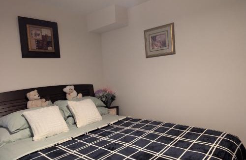 Bowmanville House | Honey Dew
