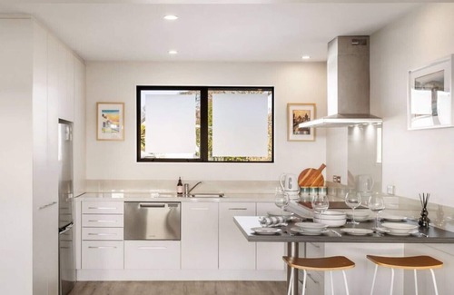 Edgeware Apartment | Honey for the Money Warm Sunny 10 mins CBD