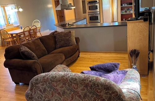 Salem Other | Honey Homestead, 6 bedrooms, sleeps 11! Working farm. Perfect place to unplug.