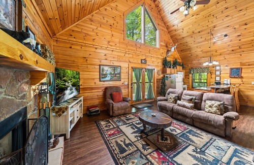 Sevierville Cabin | Honey Pine Lodge