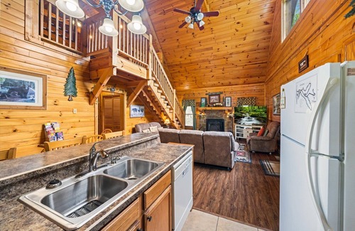 Sevierville Cabin | Honey Pine Lodge
