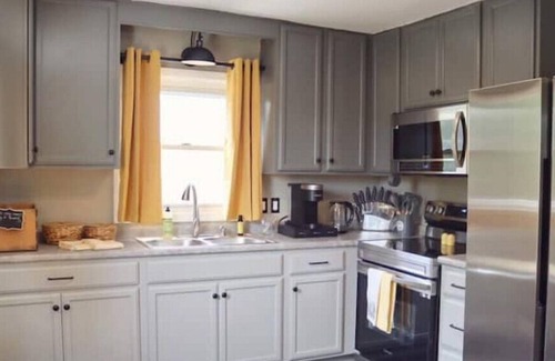 Kingsport Apartment | Honey Suite by Suite Retreats
