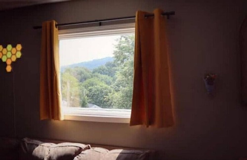 Kingsport Apartment | Honey Suite by Suite Retreats