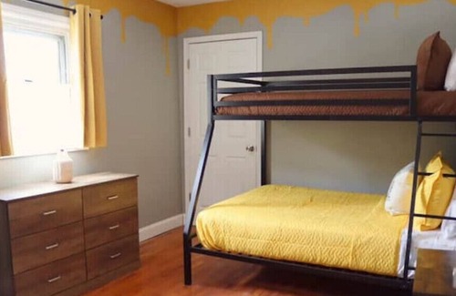 Kingsport Apartment | Honey Suite by Suite Retreats