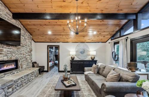 Caton House | Honeybear Hideaways - Luxurious Modern 7BR Cabin with Indoor Pool, Game Room, Hot Tub & Fireplace