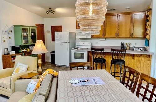 North Fork Apartment | Honeybee Hive/HOT TUB/BBQ/8 minutes to Bass Lake/Sleeps up to 6