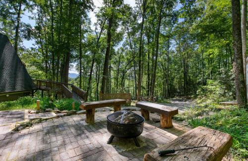Fairview House | Honeycomb Hideaway by AvantStay Rustic Retreat