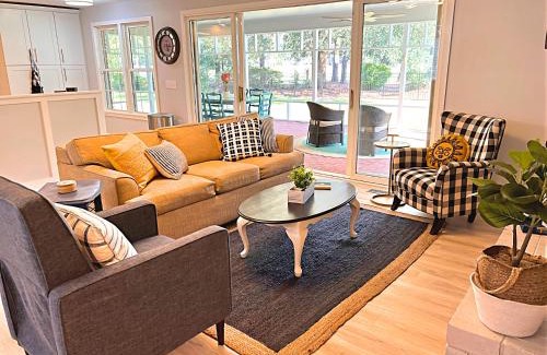 Red Hill House | HoneyHomes Hackler Golf Course Home with Amenities