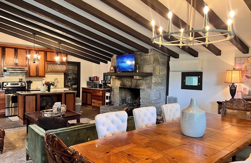 Tynecastle House | Honeymoon Cottage - Chateau DuMont