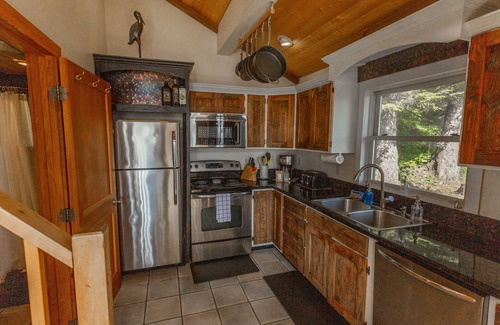 Gold Beach House | Honeymoon Cove at Crook Point