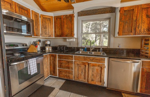 Gold Beach House | Honeymoon Cove at Crook Point