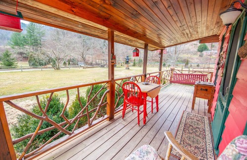 Sugar Grove Cabin | Honeymoon: Trout Stream, Huge Slide, Tubing & Petting Zoo