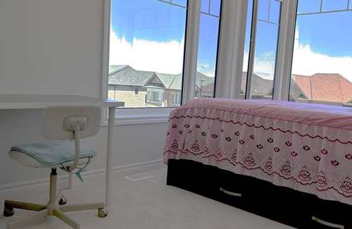 Caledon House | Honeyroom, share bathroom near by airport.Five star house Hotel