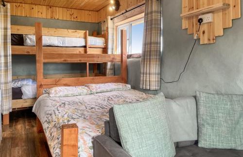 Forres House | Honeysuckle Bale Cabin - Uk49073