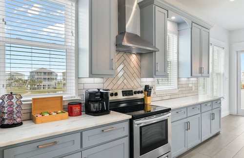 Red Fish Cove House | HONEYSUCKLE BLUE 6-min walk to beach - a retreat in Pointe West, Galveston